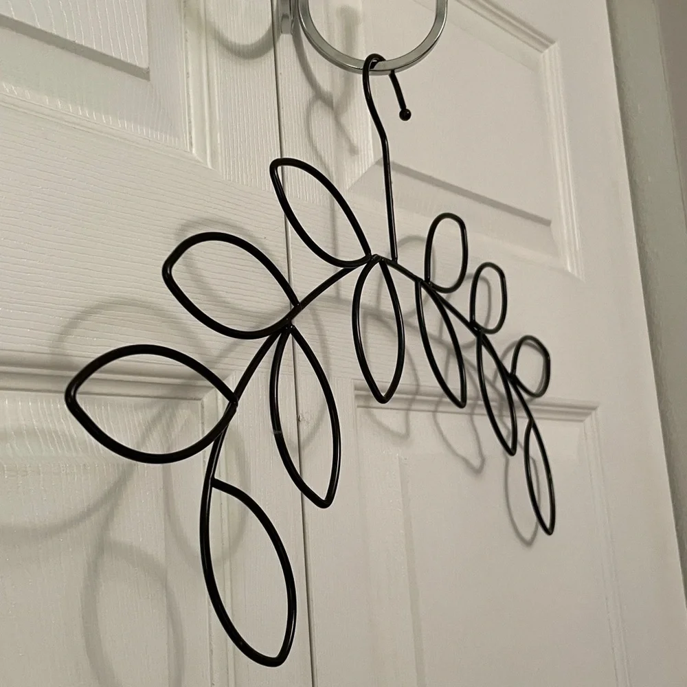 Metal Botanical Leaves Scarf Hanger Excellent Condition